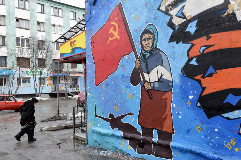 Red Banner Grandma mural in Murmansk, Russia