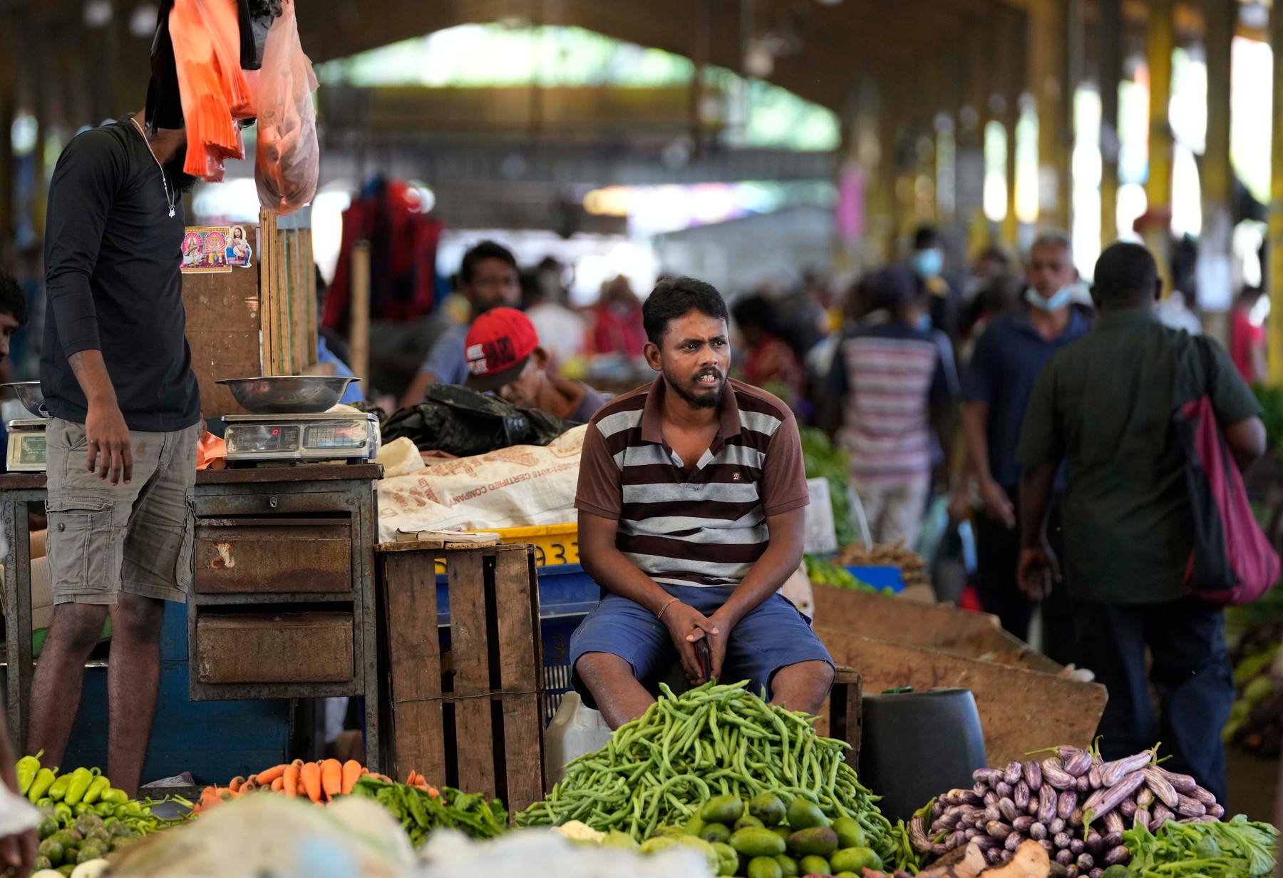 Din cauza crizei alimentare, Sri Lanka le acordă bugetarilor o zi liberă pe săptămână să cultive fructe și legume