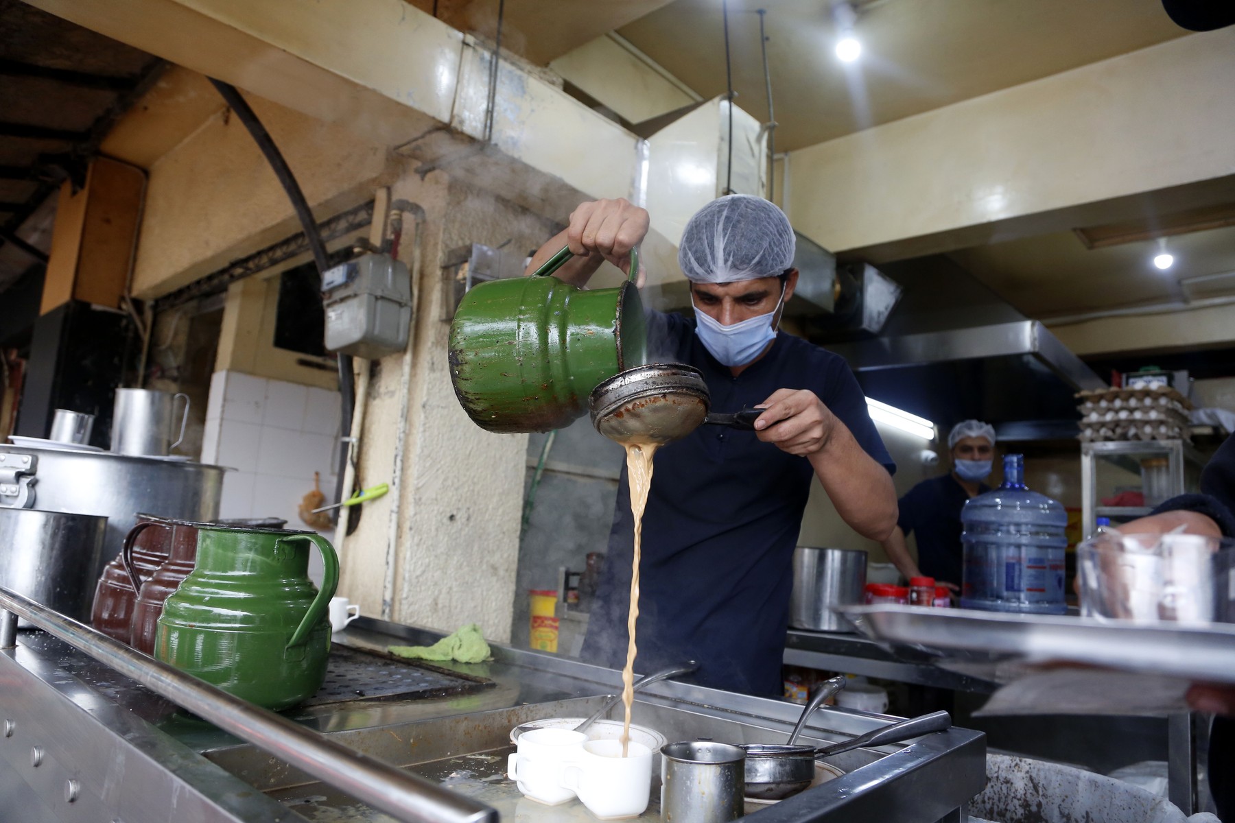 Pakistanezii sunt îndemnați să bea mai puțin ceai pe zi, pentru a face față crizei economice puternice