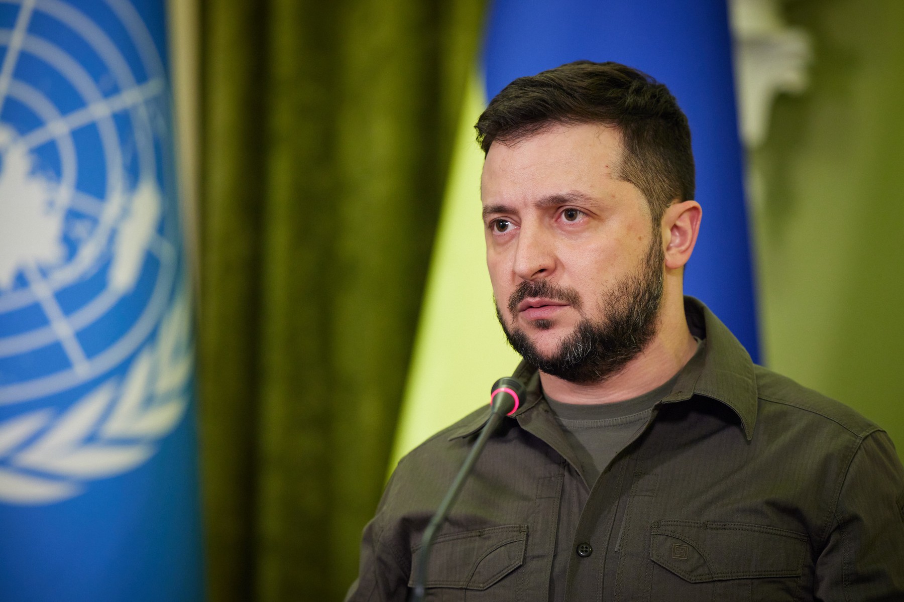 Zelenski a reacționat după ce fostul cancelar german Schroeder a spus că Putin vrea o „soluție negociată”: E pur şi simplu dezgustător