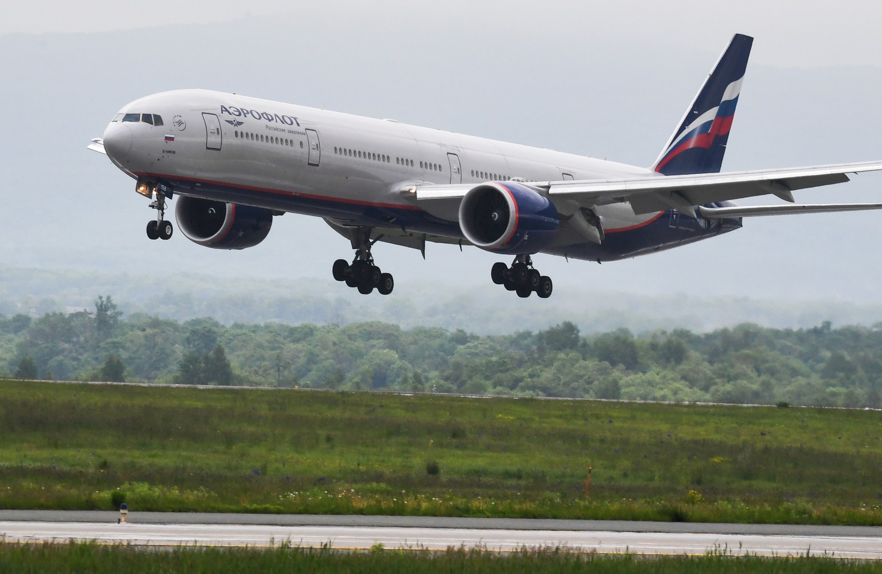 Rușii au început să-și dezmembreze avioanele pentru piese de schimb. Sancțiunile nu le mai permit să cumpere piese din Occident
