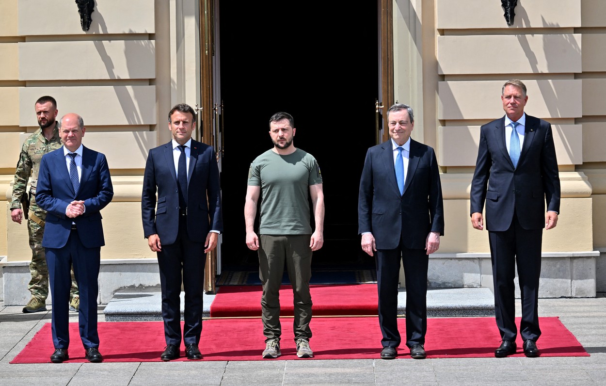 Iohannis, după vizita la Irpin: „Nu există cuvinte care să descrie tragedia inimaginabilă”. Liderii UE s-au întâlnit cu Zelenski