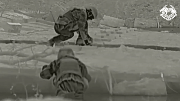 Militarii ucraineni au aruncat în aer „chiar sub nasul rușilor” un pod de pontoane construit pentru forțarea unui râu în Lugansk