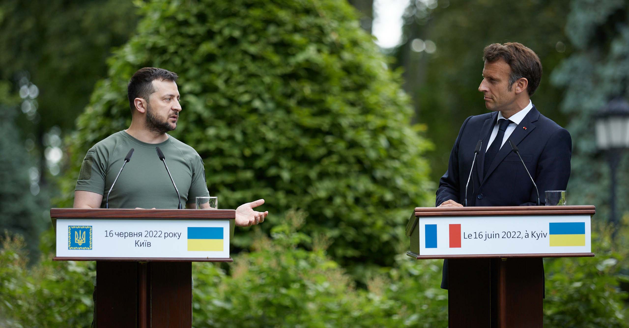Zelenski i-a spus lui Macron că se îndoieşte de rostul discuţiilor cu Putin