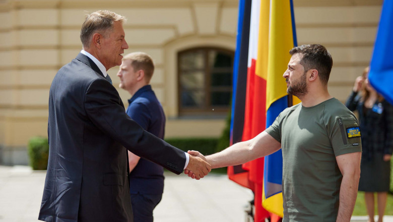 iohannis si zelenski isi strang mana la kiev