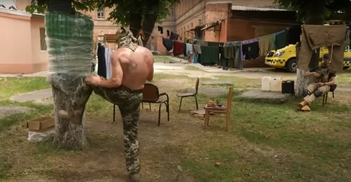 Reportaj Sky News: Cum sunt salvați răniții de pe frontul ucrainean. Fiecare ambulanță are nevoie de un „Van Damme”