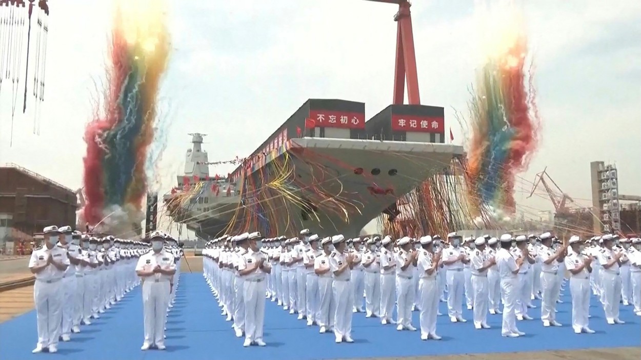 China și-a lansat cel de-al treilea portavion. Este cel mai modern din flota sa, dar rămâne în urma portavioanelor americane