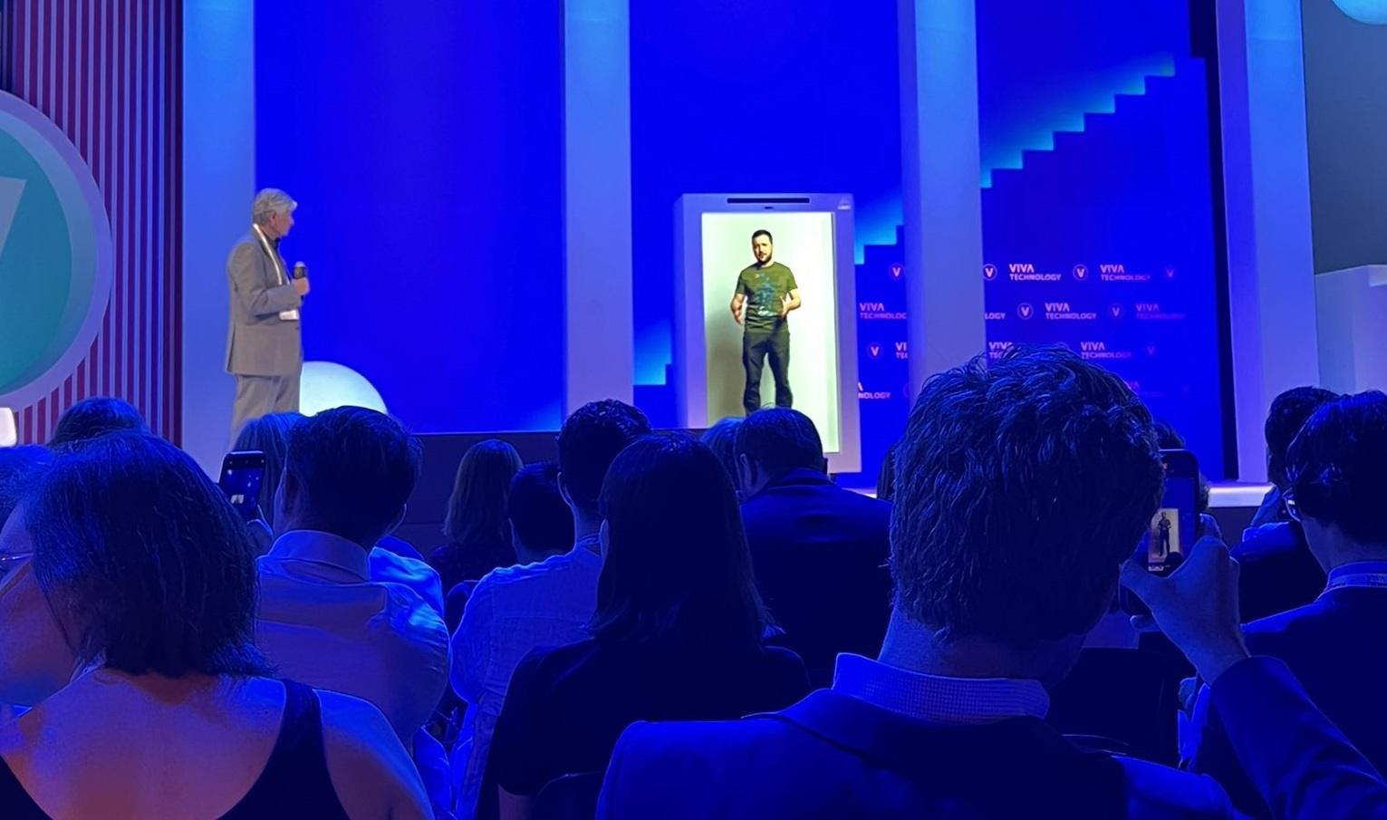 Zelenski a apărut la Paris sub forma unei holograme și a comparat forțele ruse cu personajele negative din „Războiul Stelelor”