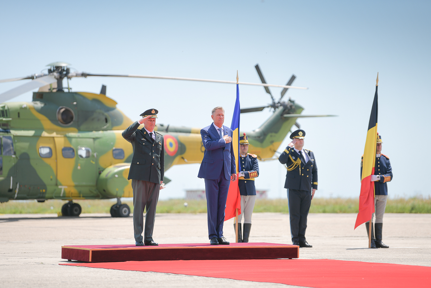 Klaus Iohannis s-a întâlnit cu regele Philippe al Belgiei la Baza Kogălniceanu. „Împreună suntem mai puternici și mai eficienți”
