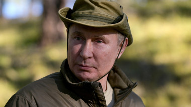 Vladimir Putin cu pălărie de vânător