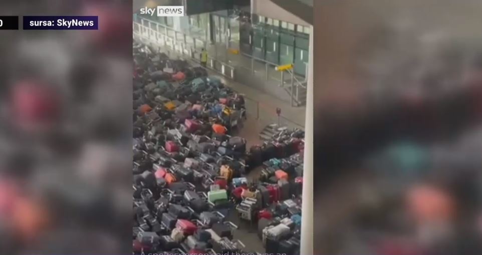 Haos pe aeroportul Heathrow din Londra. Mormane de bagaje au fost abandonate în fața unuia dintre terminale