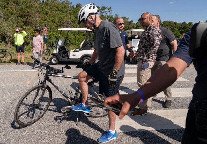 Joe Biden pe bicicletă