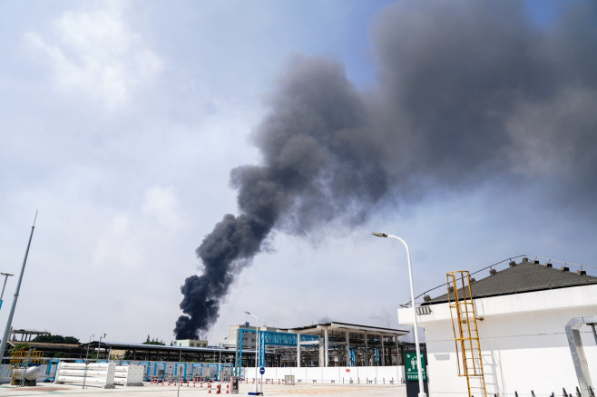 CHINA SHANGHAI PETROCHEMICAL FIRM FIRE (CN)