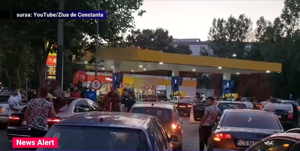 Noi proteste față de scumpirile la carburanți. Șoferii au vrut să alimenteze de 30 de bani și au blocat pompele într-o benzinărie