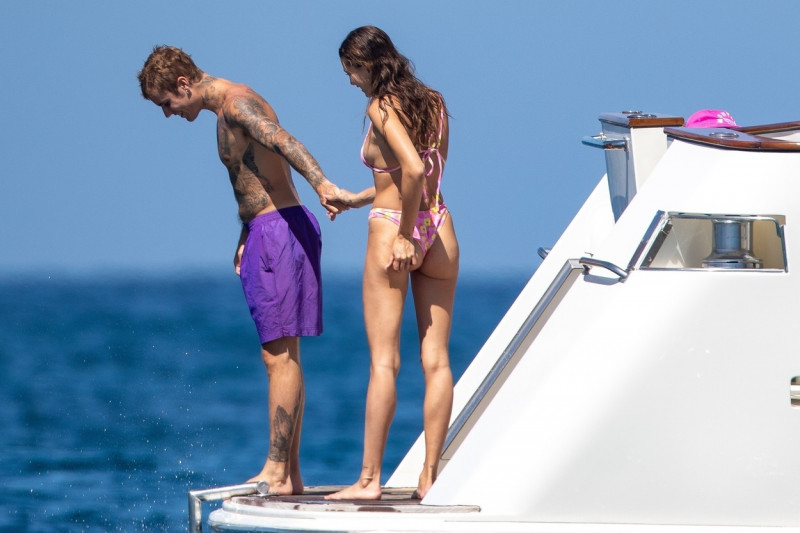 *PREMIUM-EXCLUSIVE* Justin Bieber and wife Hailey's PDA packed, romantic getaway in Cabo San Lucas