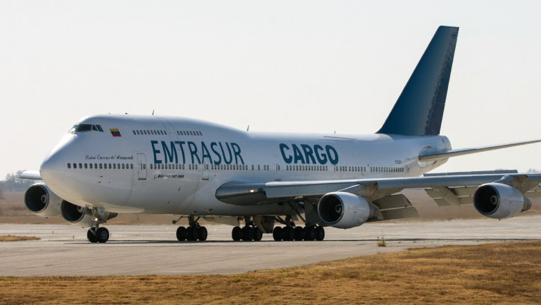 avion cargo Boeing 747-300 al companiei venezuelene emtrausr pe pista in argentina