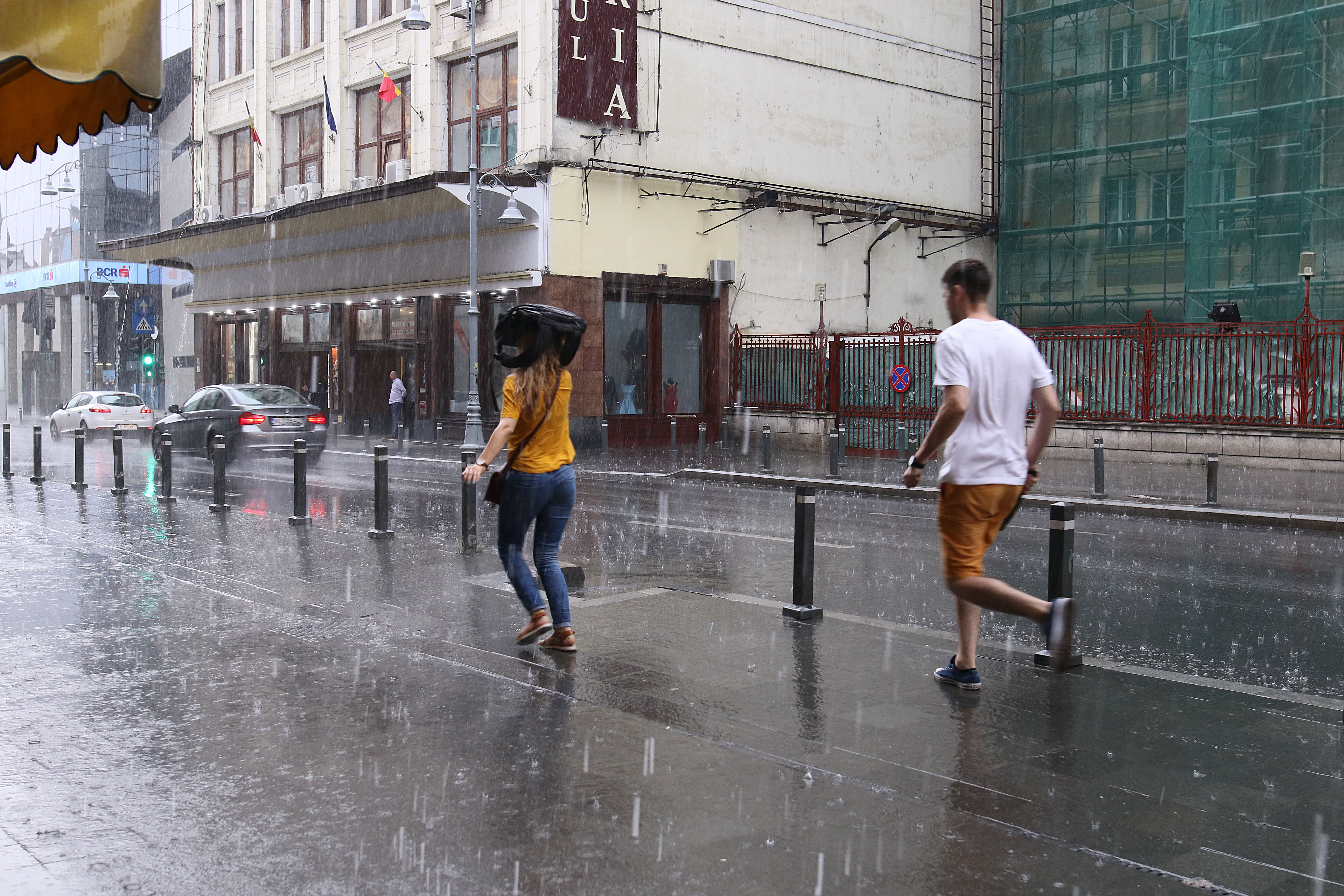 Cod galben de ploi și vijelii. Sunt vizate 9 județe ale țării