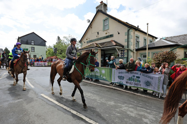 Whole Earth Man v Horse Race - 11 Jun 2022