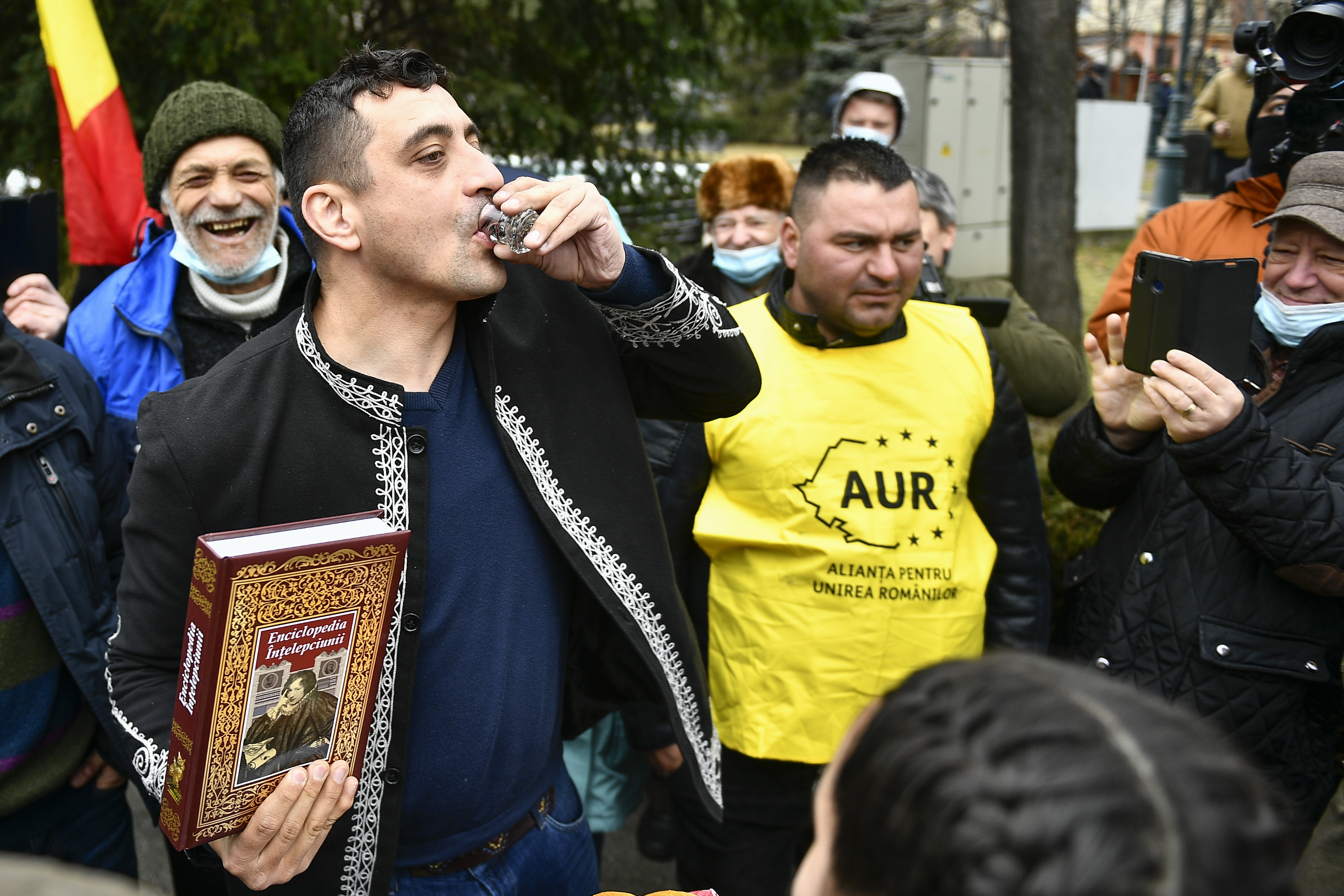 George Simion face nuntă ca a lui Zelea Codreanu. „Aștept toți românii. Să veniți în cămașă populară”