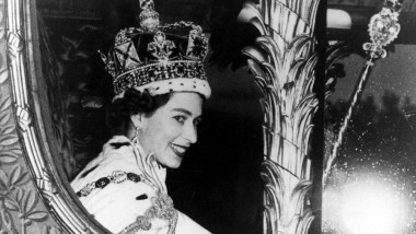 regina elisabeta a II-a vine la palat in iunie 1953, in ziua incoronarii