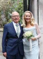Rupert Murdoch et Jerry Hall, mariés, quittent l'église Saint-bride de Londres