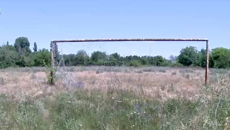 teren abandonat fotbal sport baza sportiva