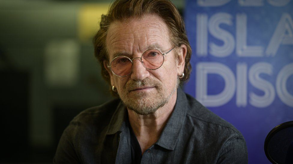 Bono de la U2 a povestit ca are un frate vitreg de existenta caruia nu a stiut nimic zeci de ani