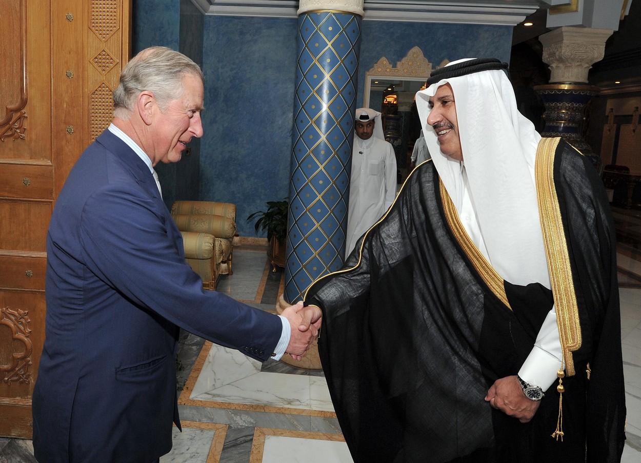 Sunday Times: Prințul Charles a acceptat o valiză cu 1 milion de euro de la un șeic din Qatar