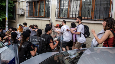 Polițiști turci intervin la parada gay de la Istanbul