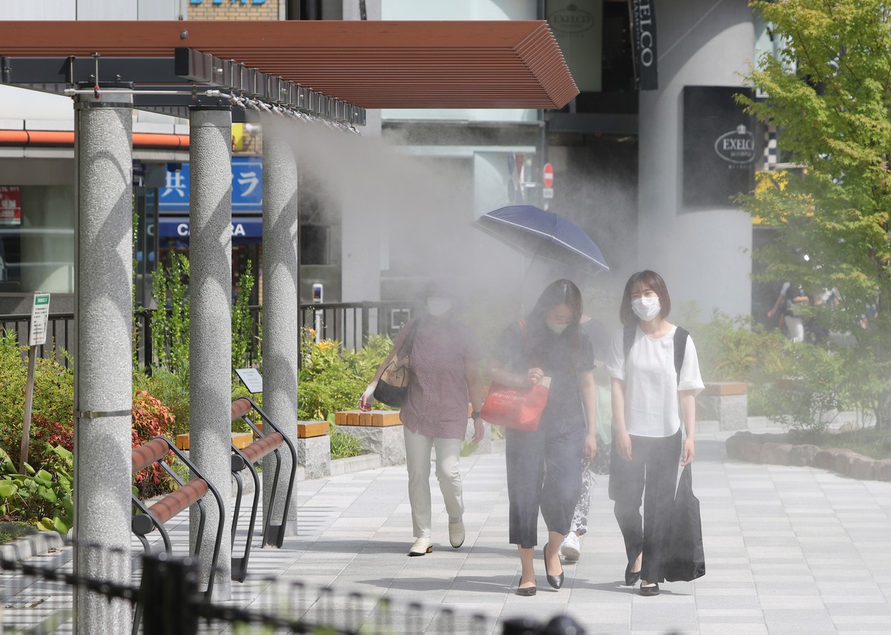 Japonezii, îndemnați să stingă lumina. Afectată de temperaturi record, țara s-ar putea confrunta cu o penurie de electricitate