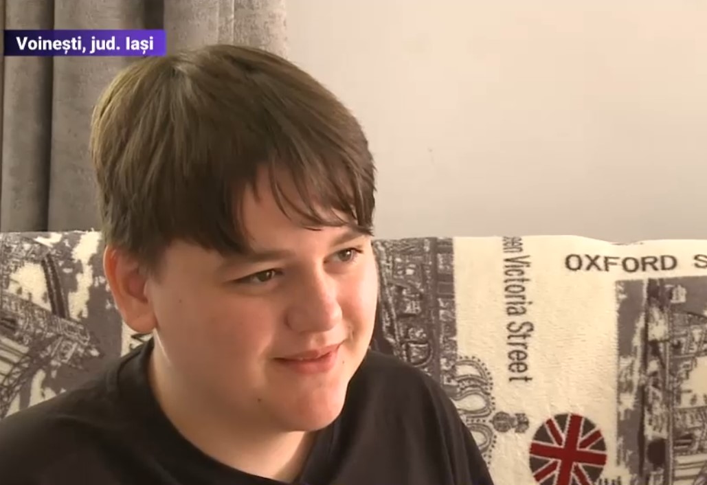 Povestea singurului elev din mediul rural al Iașiului care a luat 10 la Evaluarea Națională. Băiatul și-a plătit singur meditațiile