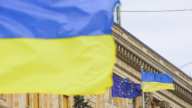Steagurile Uniunii Europene și Ucrainei la Harkov.