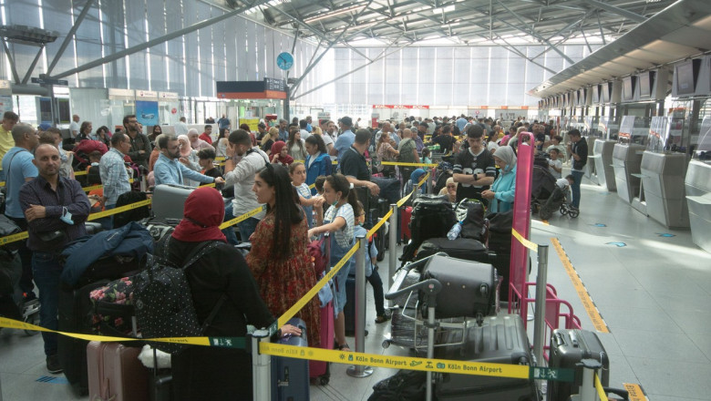 Aglomerație pe un aeroport din Germania.