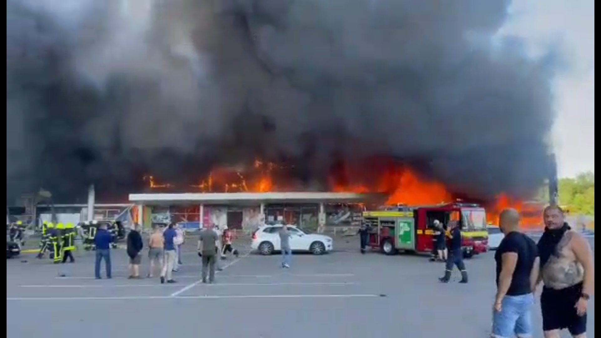 Rușii au atacat cu rachete un centru comercial foarte aglomerat din Ucraina