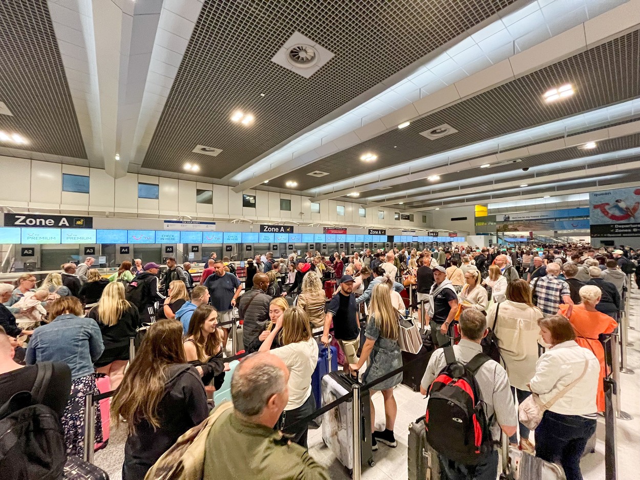 Aglomeratia din cel mai mare aeroport britanic este asteptata sa creasca pe timpul verii. Imagini cu haosul de pe Heathrow