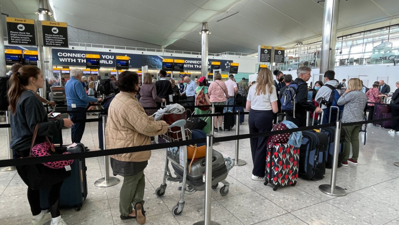 EXCLUSIVE: Long Queues And Delays At Heathrow Airport