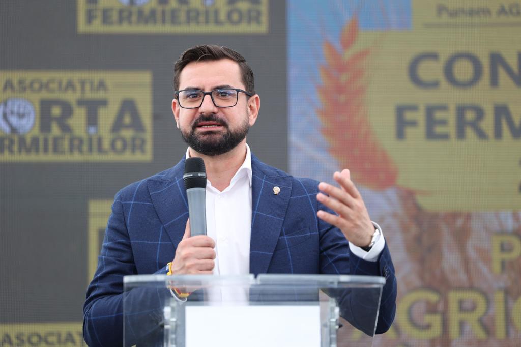 Deputații din Comisia juridică au votat pentru ridicarea imunităţii lui Adrian Chesnoiu. Fostul ministru: „Adevărul va ieşi la iveală”