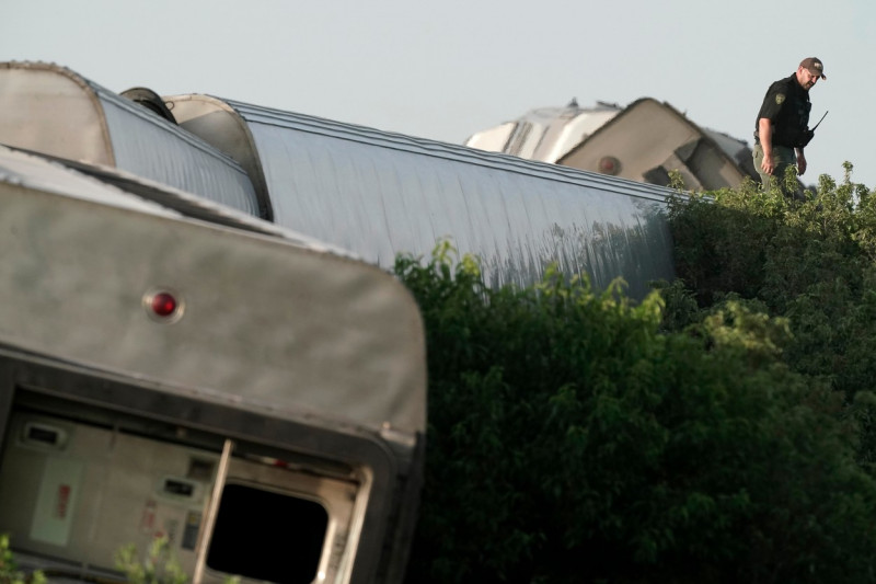 Amtrak Derailment Missouri