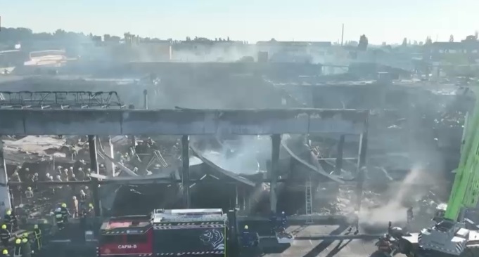 Imaginile dezastrului, după ce rușii au bombardat un mall și au omorât cel puțin 18 oameni. Ce spune Ministerul rus al Apărării
