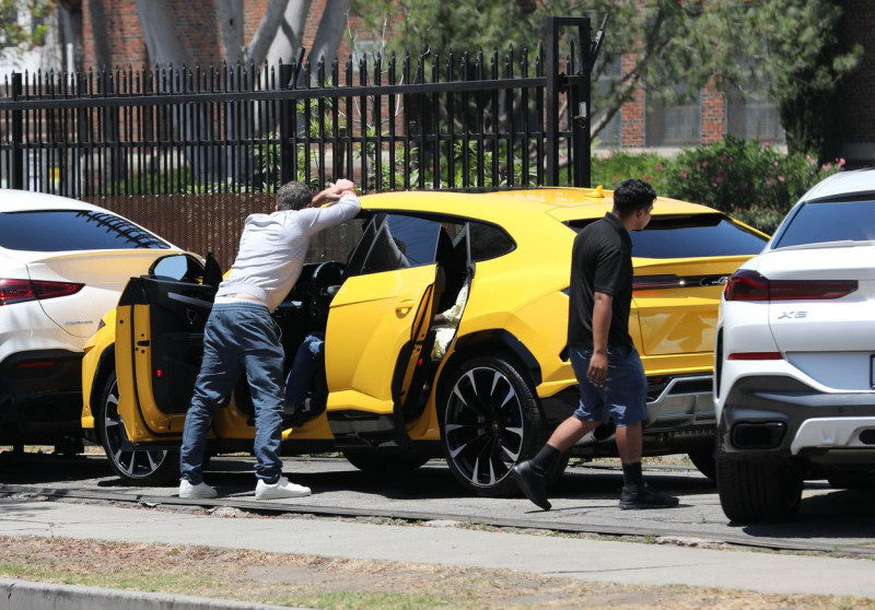 PREMIUM EXCLUSIVE Ben Affleck Negotiates With Dealership After 10-Year-Old Son's Fender Bender