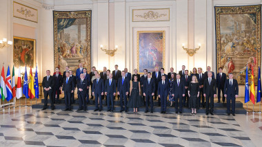 sefi de stat la dineul de gală oferit în onoarea şefilor de stat şi de guvern care participă la Summitul NATO.