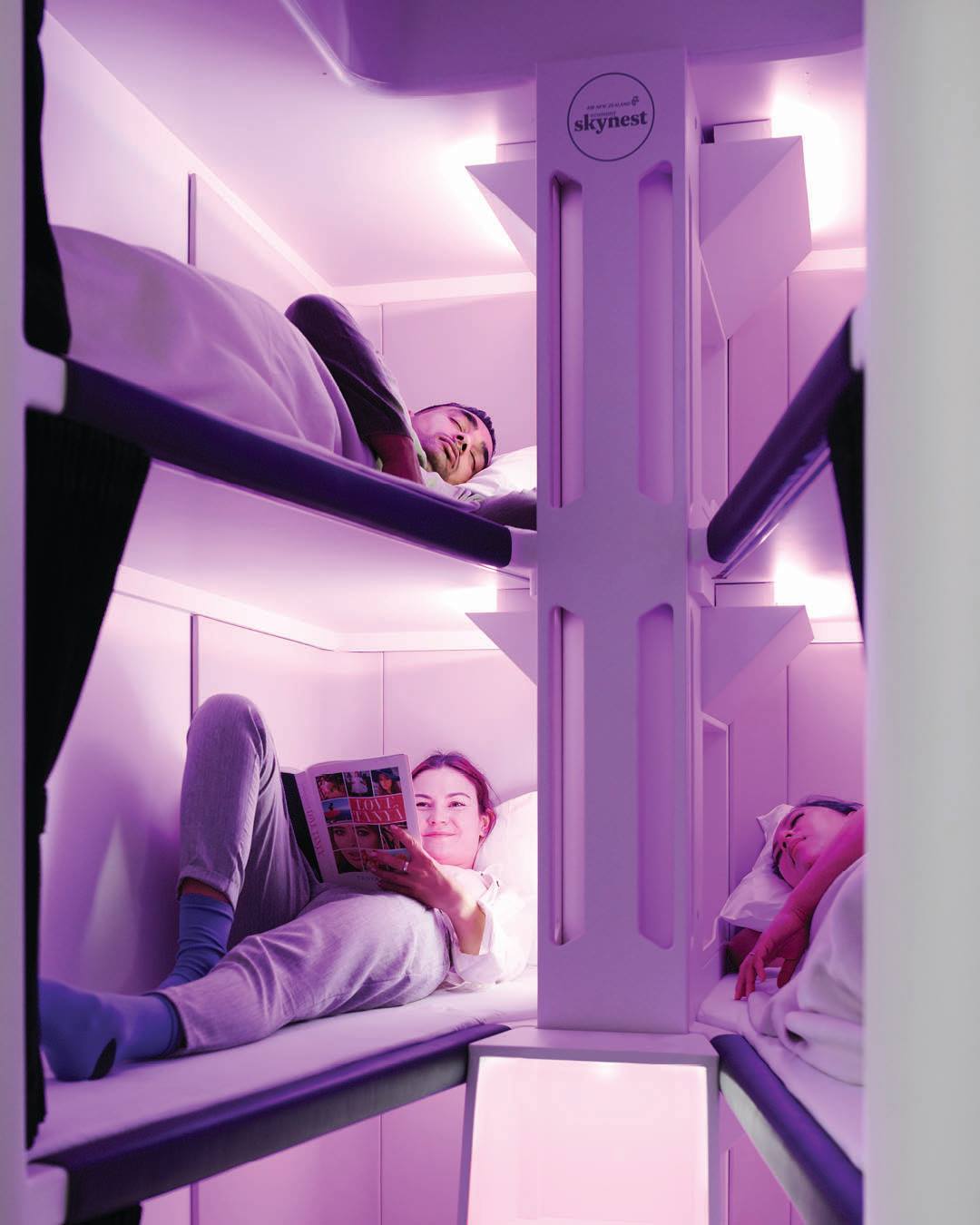 O companie aeriană va introduce cușete cu paturi supraetajate la clasa economy