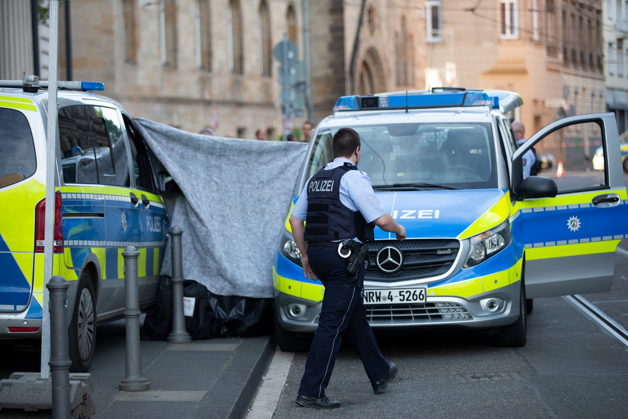 Un cap de om a fost lăsat în fața unui tribunal din Germania