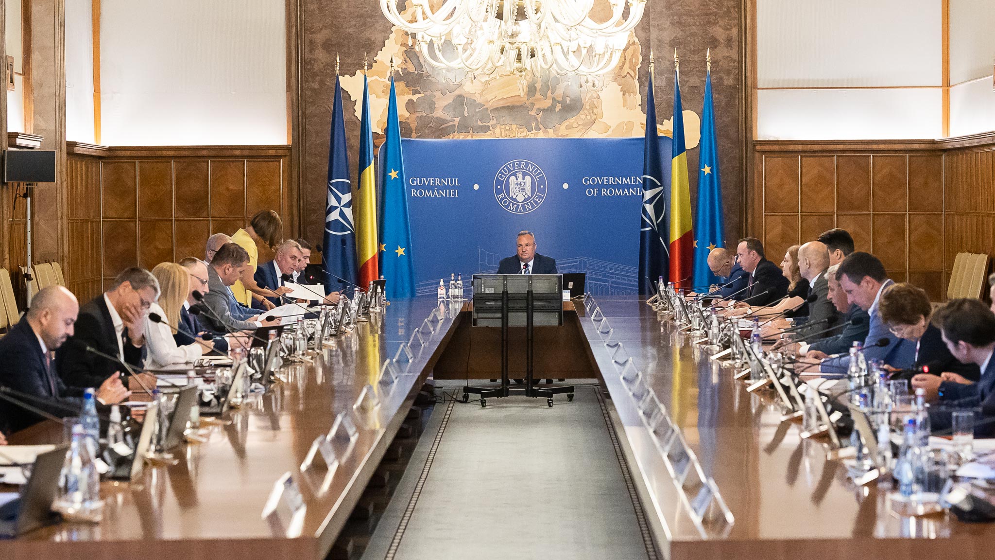 Guvernul a adoptat ordonanță prin care românii își pot amâna ratele la bănci. Cine poate solicita amânarea și cum procedează