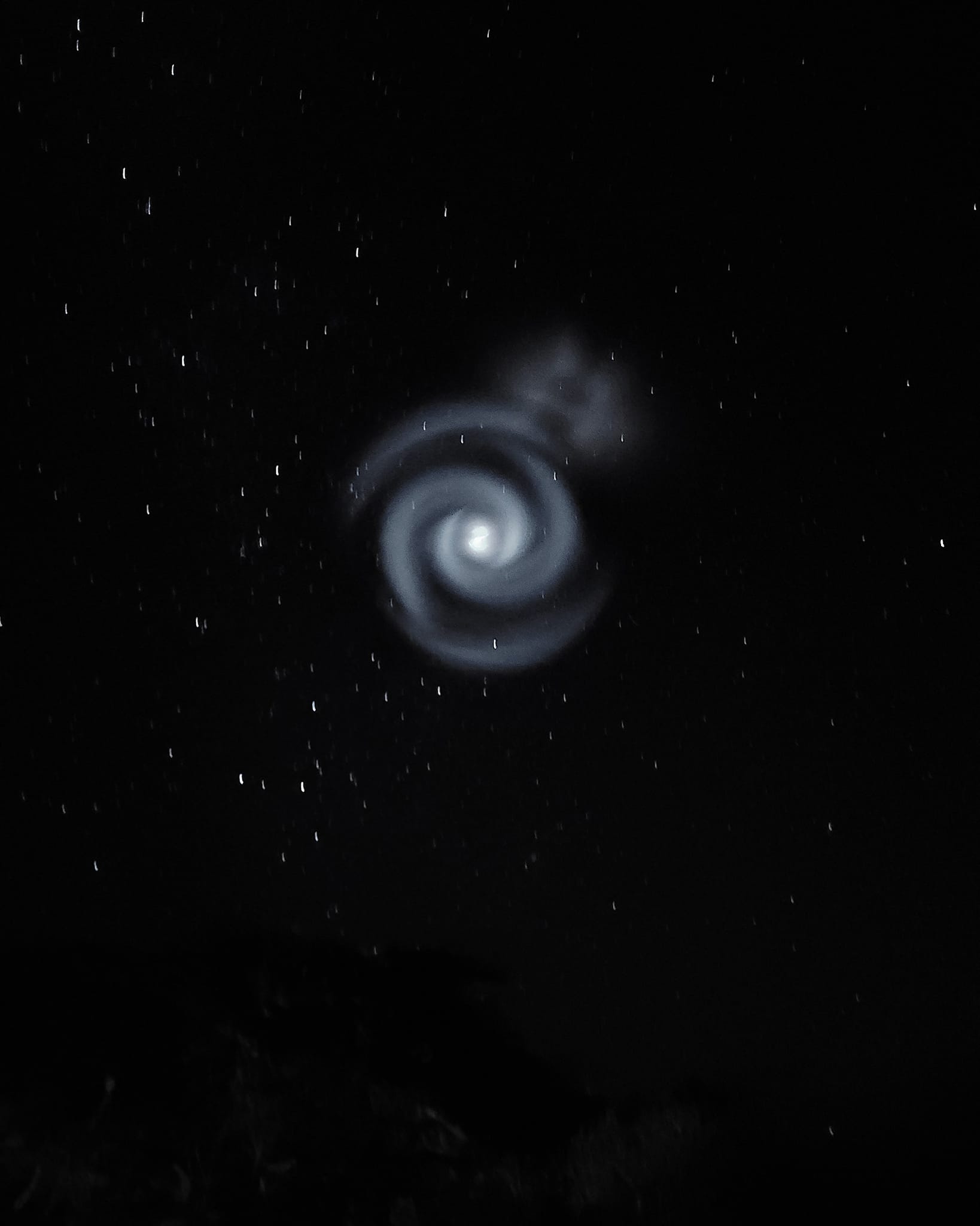 FOTO Spirală de lumină albastră pe cerul Noii Zeelande. Imagini virale, multe teorii și o explicație simplă