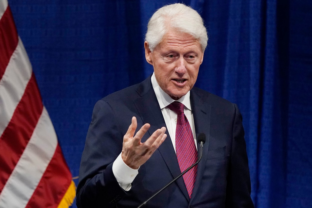 Fostul președinte american Bill Clinton a fost spitalizat în Washington. „Rămâne sub observație”