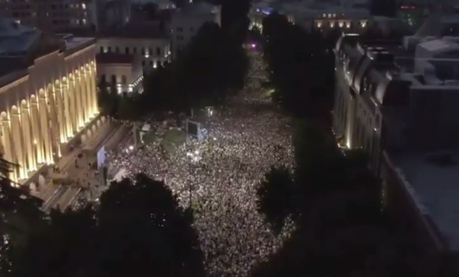 VIDEO. Zeci de mii de georgieni au ieșit în stradă să ceară aderarea la Uniunea Europeană