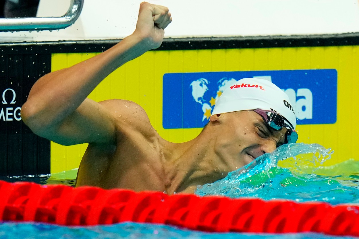 La doar 17 ani, David Popovici a devenit campion mondial la seniori, în proba de 200 metri liber