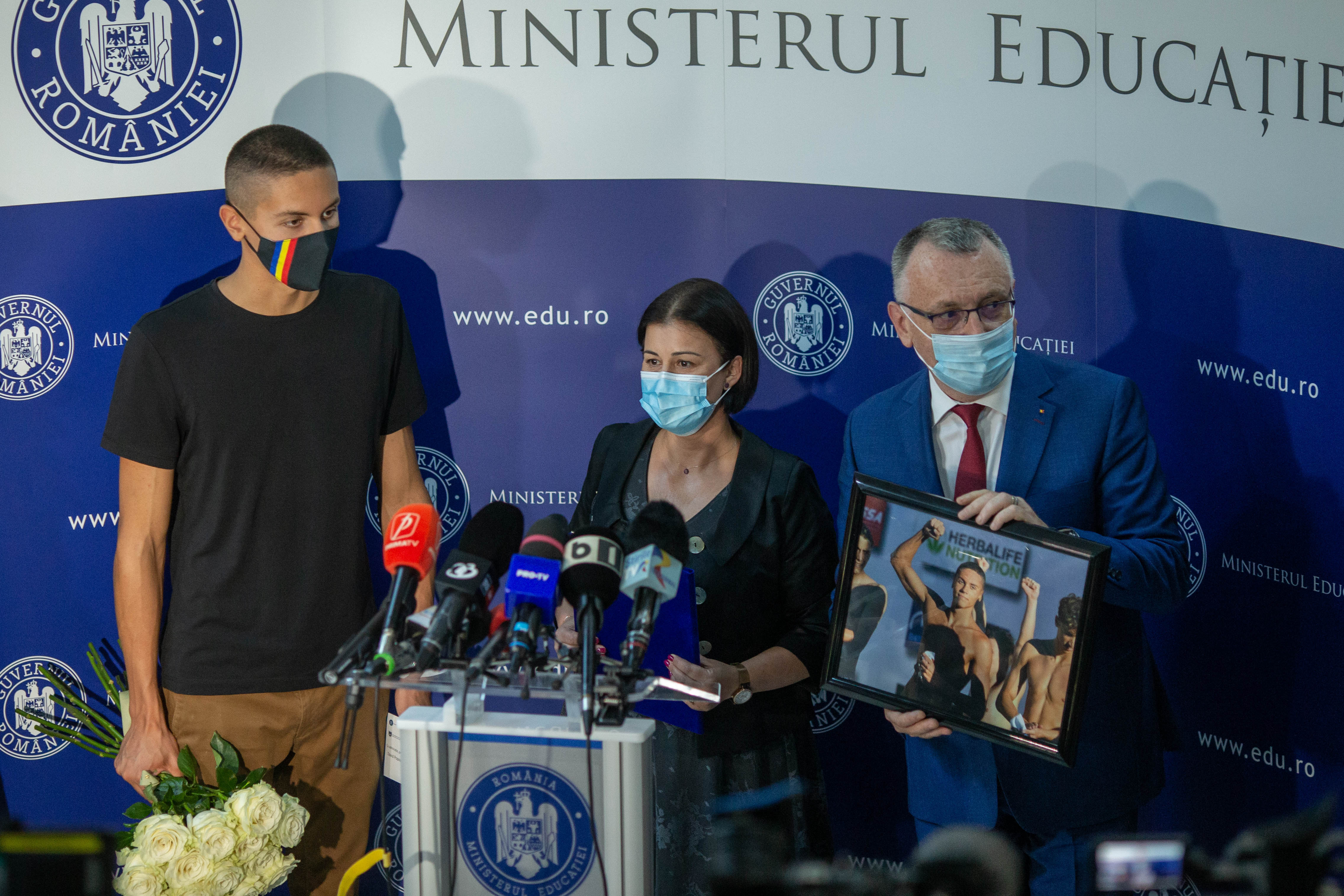 Ministrul educației reacționează după performanța lui David Popovici: Ne obligă să sprijinim cu programe concrete sportul școlar