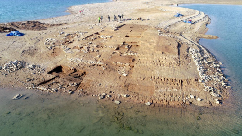 Un oraș vechi de 3.400 de ani din imperiul dispărut Mittani a ieșit la suprafață din cauza secetei extreme. F